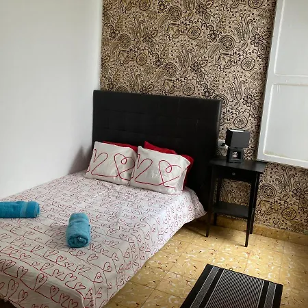 Spacious Vintage 18 Apartment *