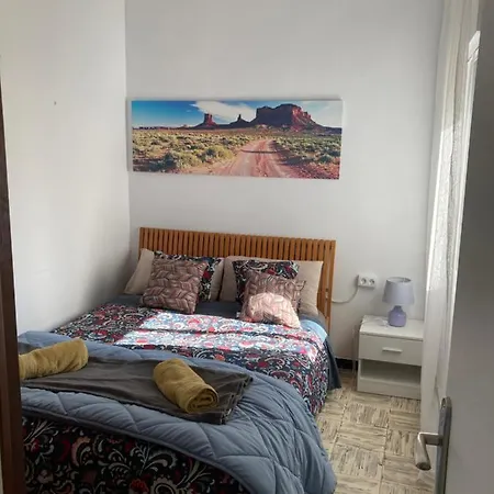 Spacious Vintage 18 Apartment *